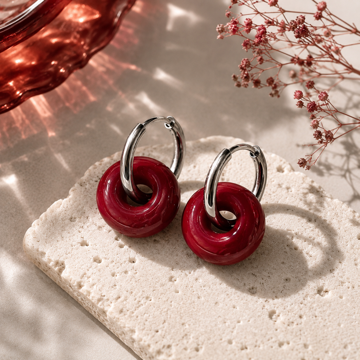 Pendientes Chimo Pequeño Rojo Aro Plata - (Acero Quirúrgico Waterpoof) - Mimiló
