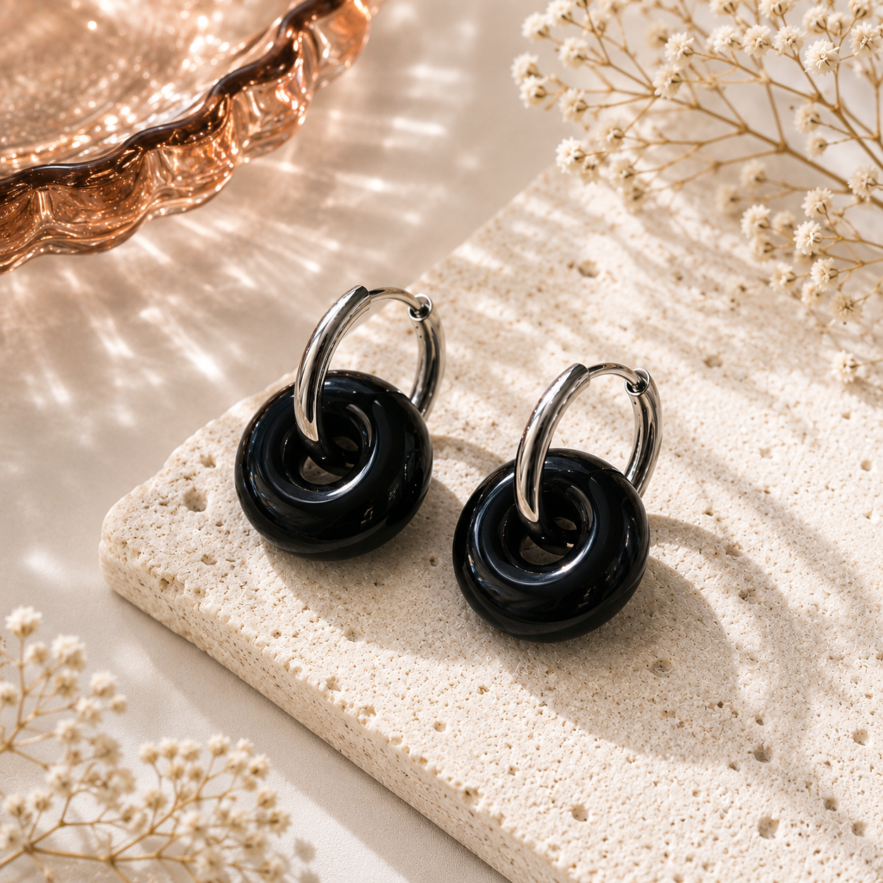 Pendientes Chimo Pequeño Negro Aro Plata - (Acero Quirúrgico Waterpoof) - Mimiló